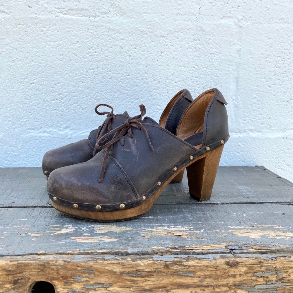 Sanita Clogs in Brown Leather